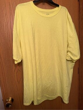Fruit of the Loom size 4X neon yellow t shirt. Men’s or women’s